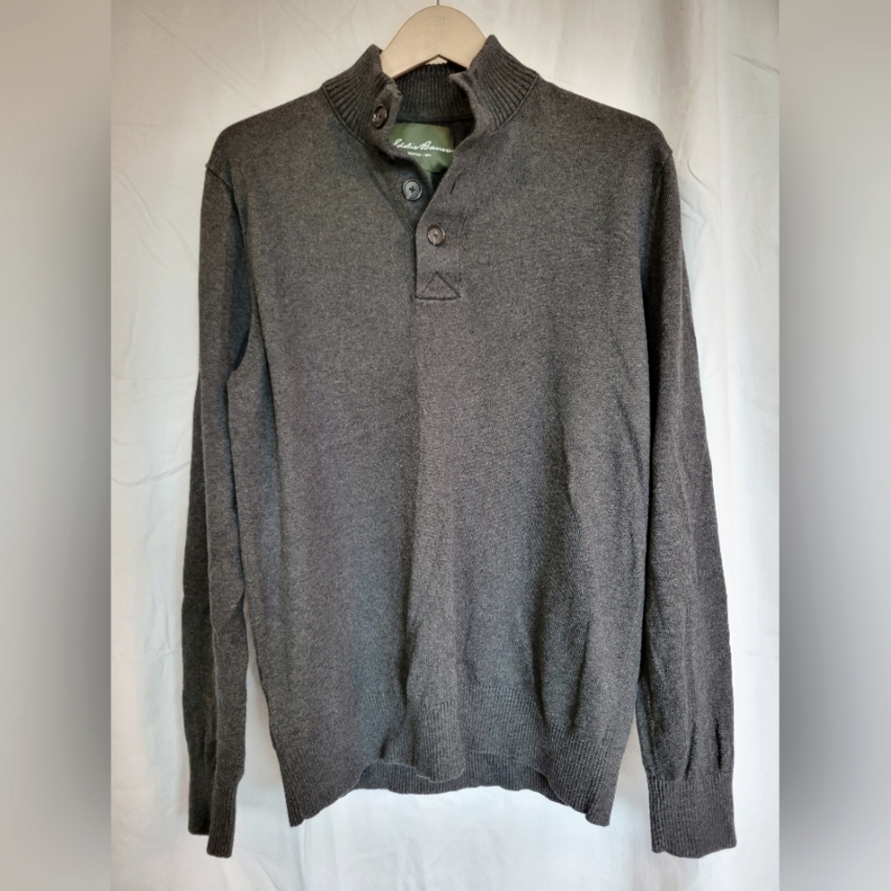 Soft grey men's cashmere blend sweater